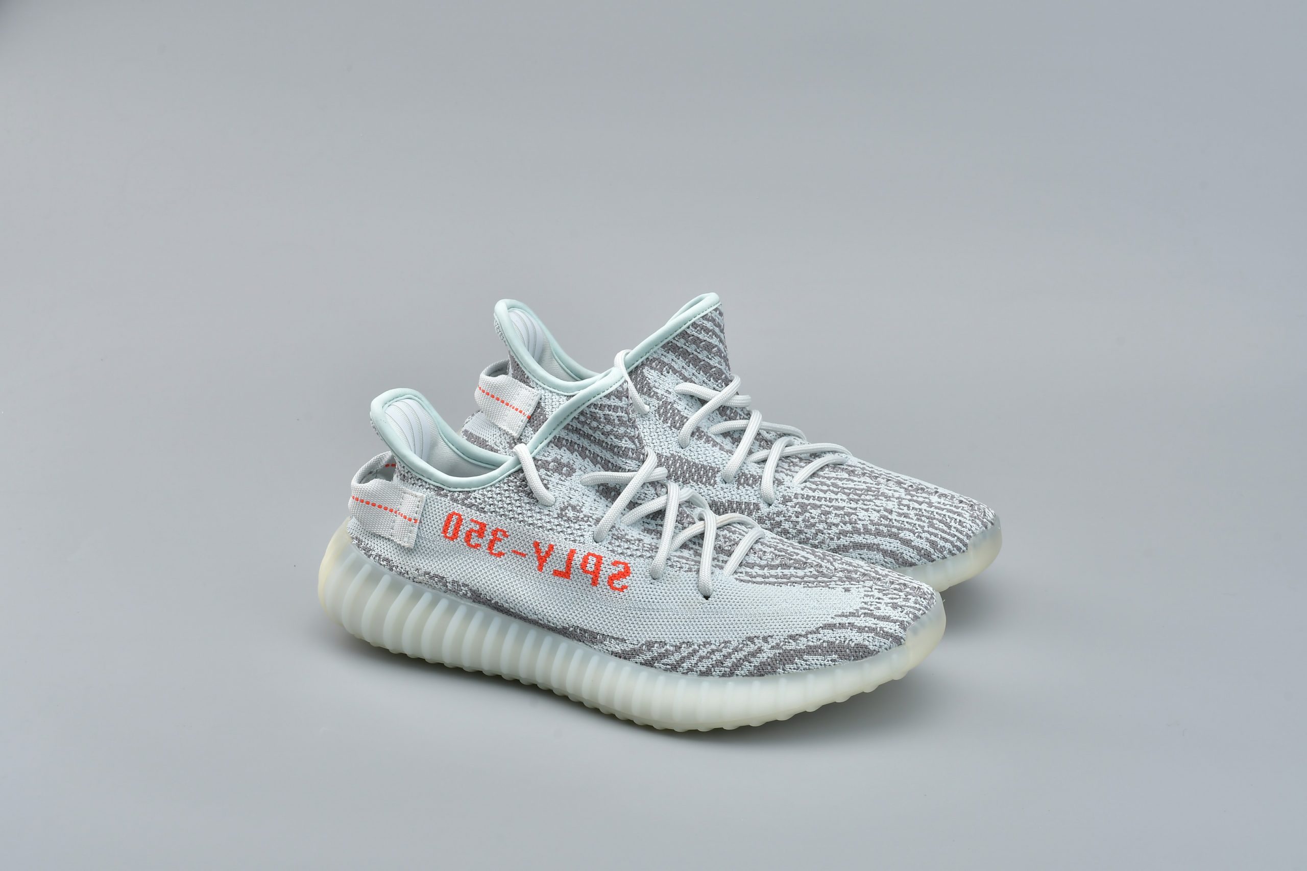 Yeezy 350 blue hot sale tint giá