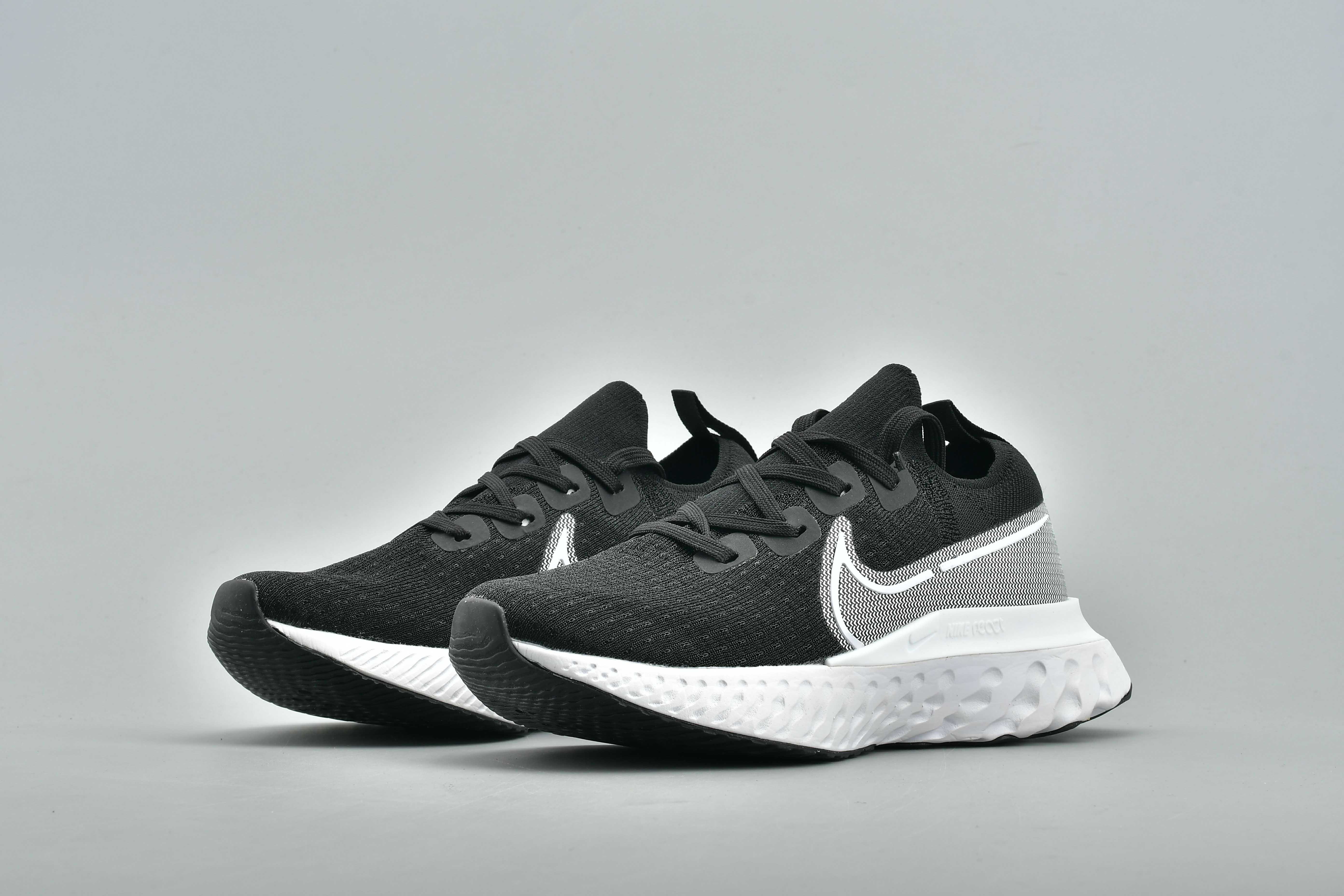 Nike legend react store 3 run fearless