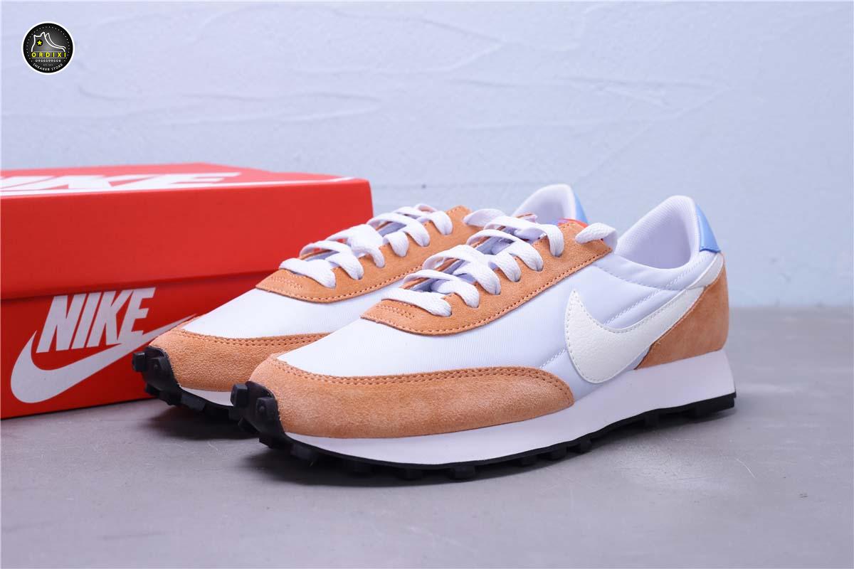Nike Women's Daybreak Football Grey/White-Orange Trance - CK2351-005