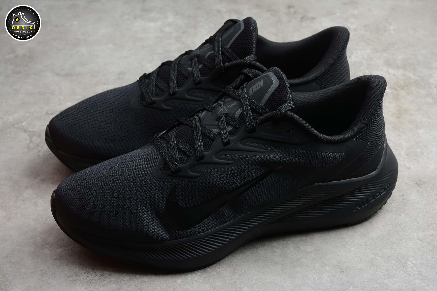 nike air zoom winflo 7 triple black