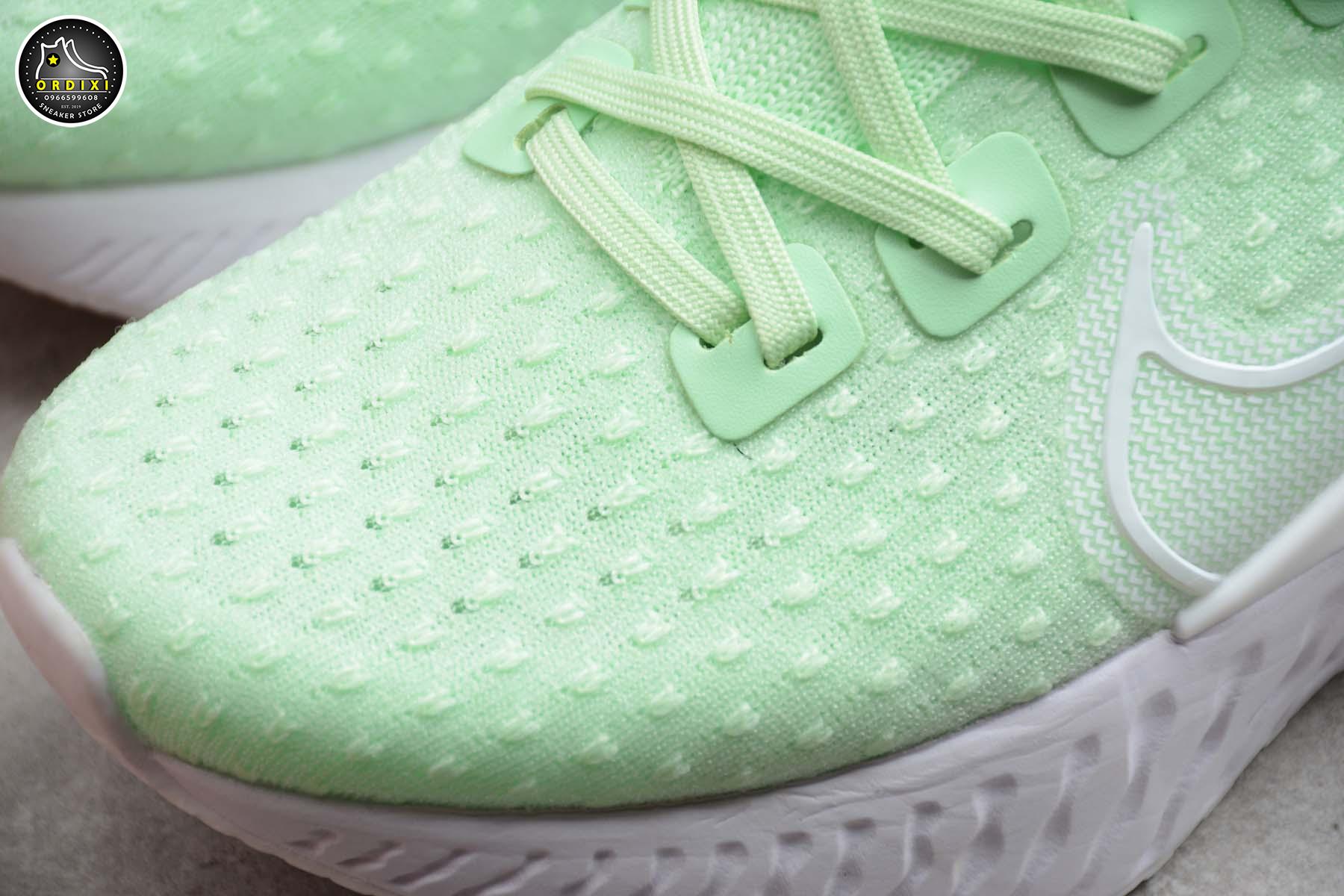 mint green nike react