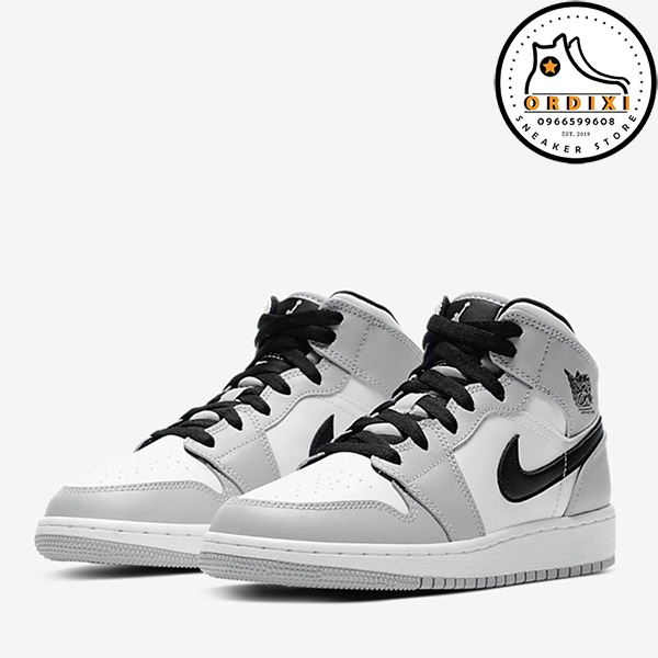 Giày Nike Air Jordan 1 Mid Smoke Grey Giá Bao Nhiêu Và Mua Ở Đâu ?