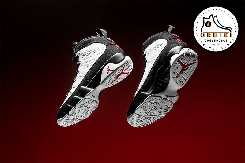 Giày Nike Air Jordan 9 sẽ là sự lựa chọn tuyệt vời dành cho những ai yêu thích sneaker. Chúng được thiết kế với một kiểu dáng đẹp và rất bền. Với giá cả phải chăng, bạn sẽ không thể bỏ qua nó. Hãy xem hình ảnh để biết thêm chi tiết và tìm ra mẫu giày phù hợp với phong cách của bạn.