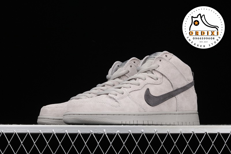 silver nike verde